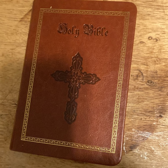 King James Holy Bible Large print gold trim - Picture 4 of 6